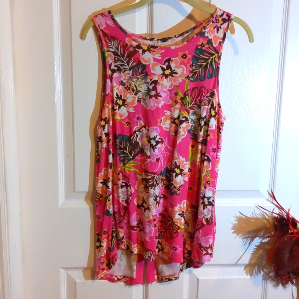 Women's medium flower sleeveless shirt